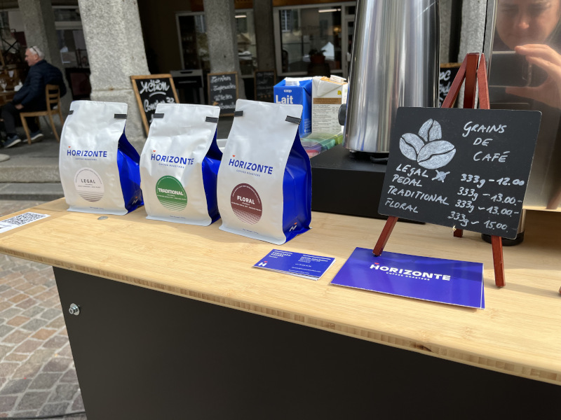Des paquets de café Horizonte prêts à être vendus